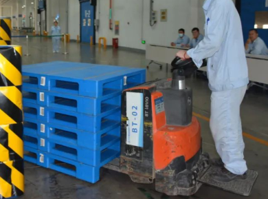 新制劑工廠舉辦電動(dòng)托盤(pán)搬運(yùn)車安全操作練賽
